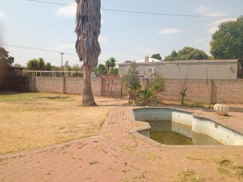 4 Bedroom Property for Sale in Bloemhof North West